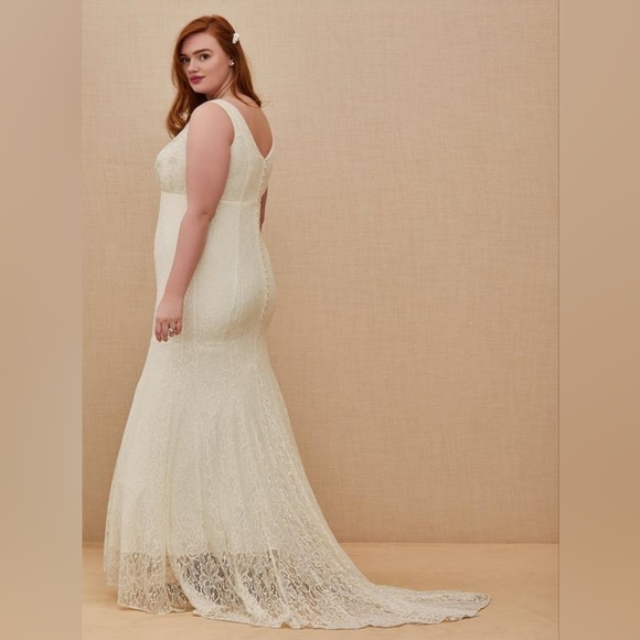 Torrid Ivory Lace Beaded Sleeveless Mermaid Wedding Dress with Train Sz: 14 NWT - Picture 15 of 16